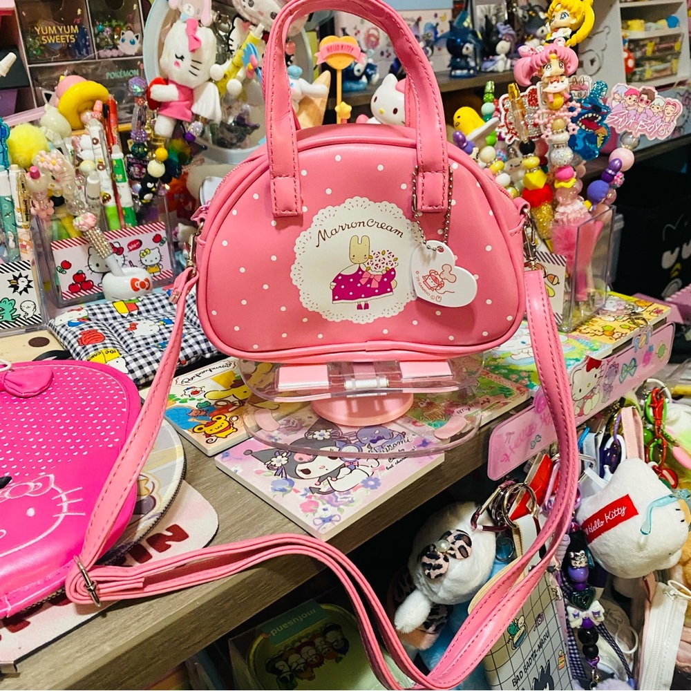 Marroncream purse
